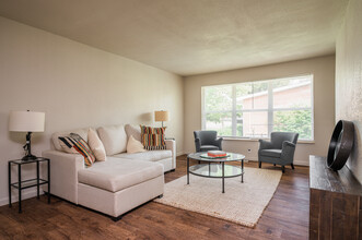 Park North St. Louis in St. Louis, MO - Building Photo - Interior Photo