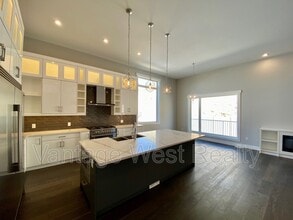 1310-1310 Mine Hill Dr in Kelowna, BC - Foto de edificio - Building Photo