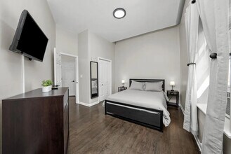 2339 N California Ave in Chicago, IL - Building Photo - Building Photo