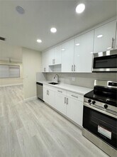 108 NW 3rd Ave in Hallandale Beach, FL - Foto de edificio - Building Photo