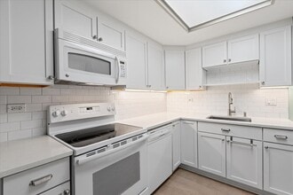 40 E Delaware Pl, Unit 805 in Chicago, IL - Foto de edificio - Building Photo