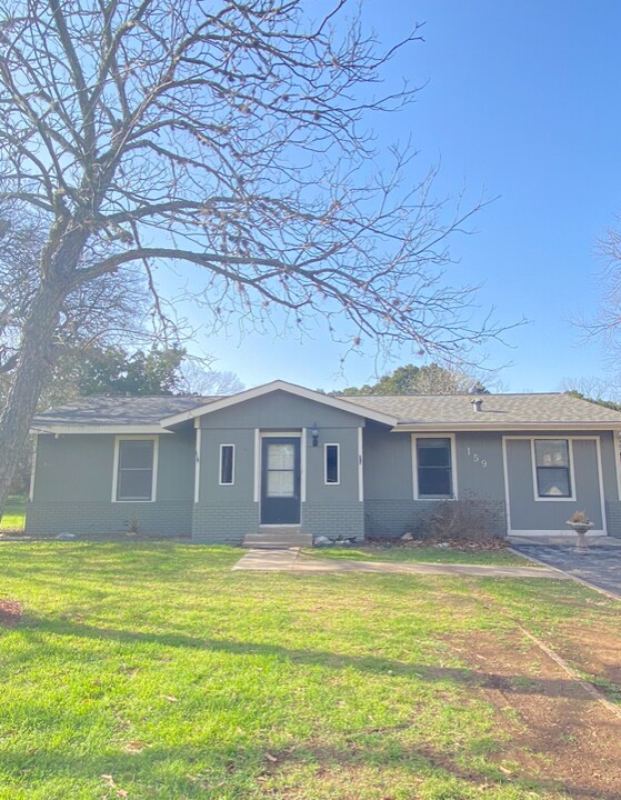 159 Ohio Ave in New Braunfels, TX - Building Photo