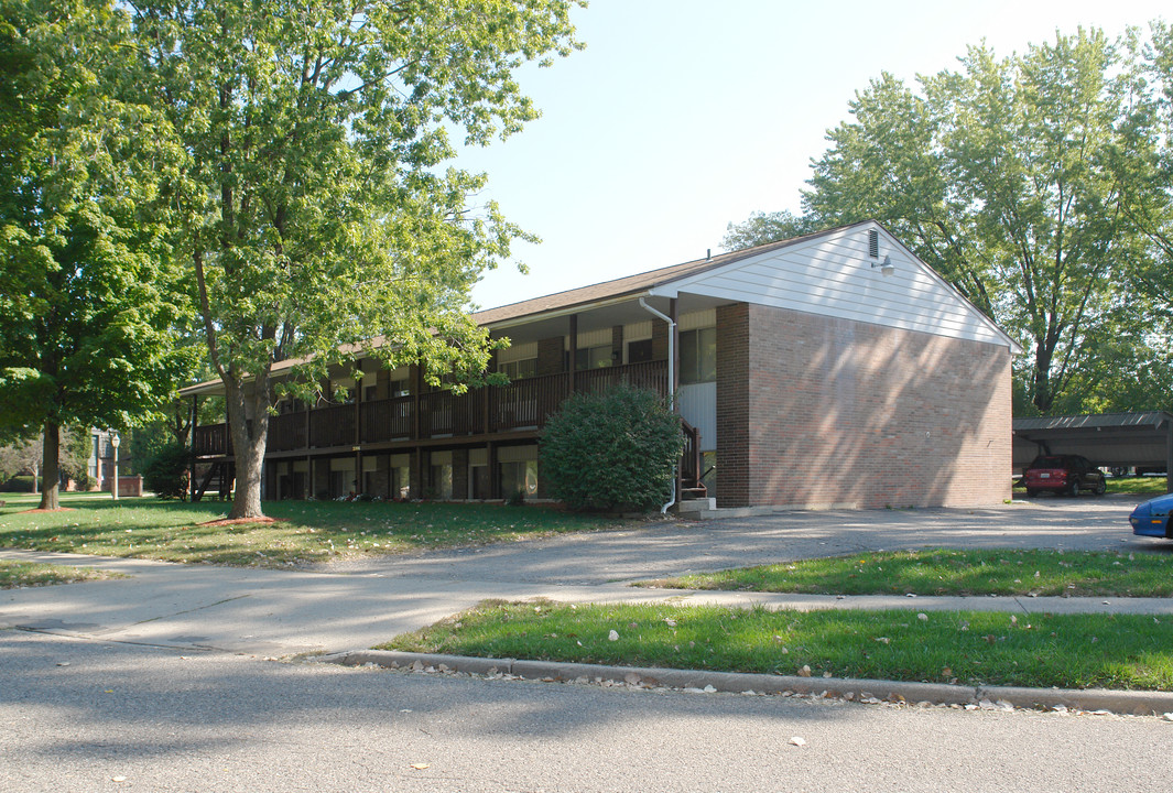 Hiland Flatz in Lansing, MI - Foto de edificio