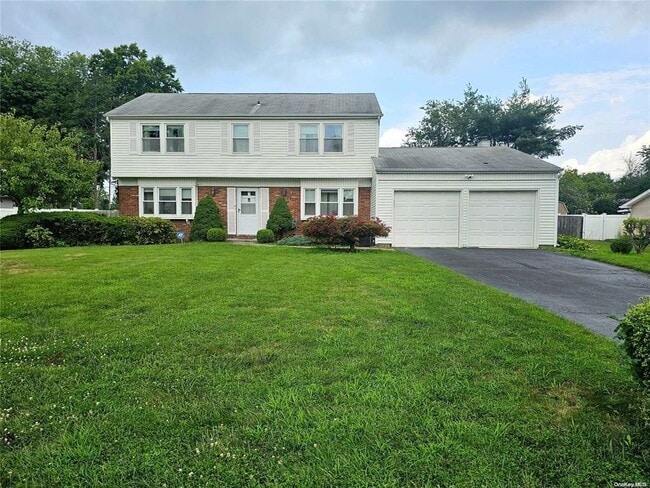 property at 9 Maureen Ln