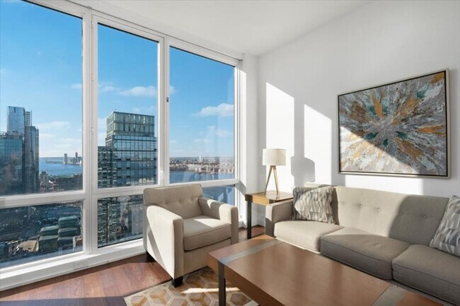 605 W 42nd St