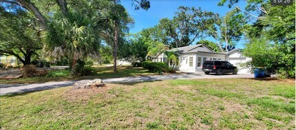1011 Pine Brook Dr in Clearwater, FL - Building Photo - Building Photo