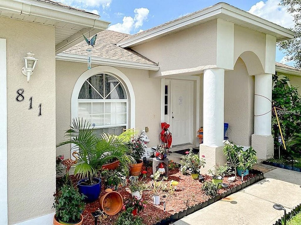 811 Del Prado Dr in Kissimmee, FL - Building Photo