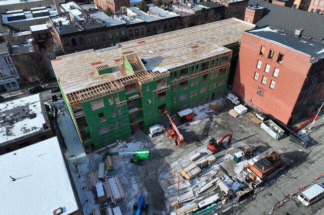 Sol in Troy, NY - Foto de edificio - Building Photo