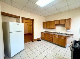 646 W 8th St in Erie, PA - Building Photo
