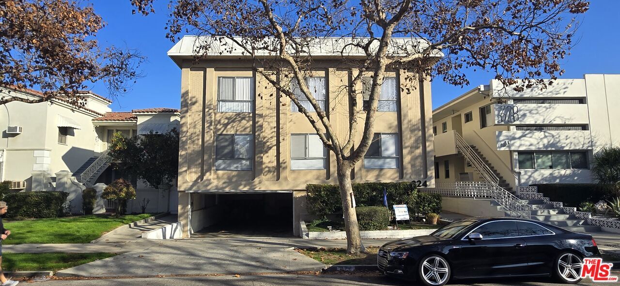 324 Rexford Dr in Beverly Hills, CA - Building Photo