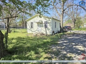 110 NW 3rd St in Lawton, OK - Building Photo