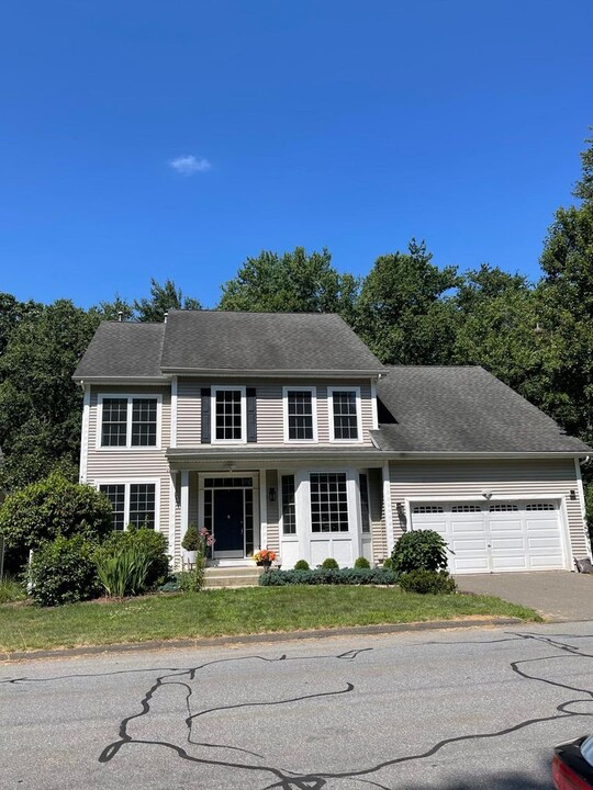 8 Traditions Blvd in Southbury, CT - Foto de edificio