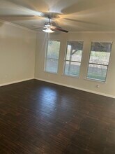 8012 Wyoming Dr in Fort Worth, TX - Foto de edificio - Building Photo