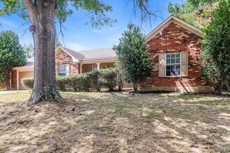 7018 Cobblestone Dr in Memphis, TN - Building Photo - Building Photo