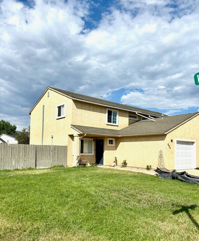 property at 996 W Greenslake Dr