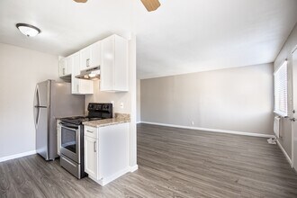 Creekside Terrace in Walnut Creek, CA - Building Photo - Interior Photo