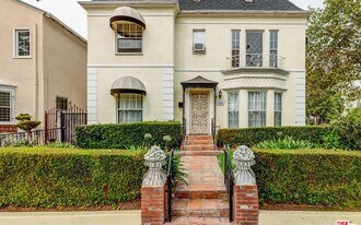 201 S Doheny Dr in Beverly Hills, CA - Building Photo