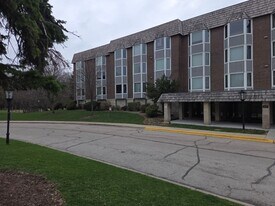 400 Thames Pkwy in Park Ridge, IL - Building Photo