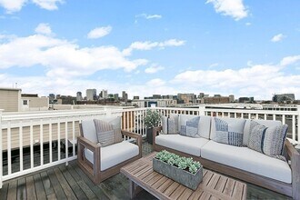 350 W 2nd St, Unit 9 in Boston, MA - Building Photo - Building Photo