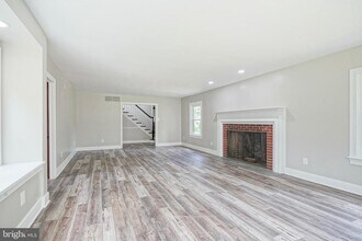 710 Hainesport Lumberton Rd in Hainesport, NJ - Foto de edificio - Building Photo