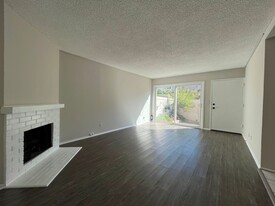 1303 Ramona Dr in Thousand Oaks, CA - Building Photo - Building Photo