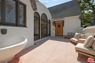 802 Cochran Ave in Los Angeles, CA - Building Photo - Building Photo