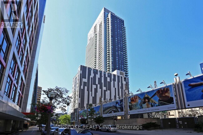 300-2300 Front St W in Toronto, ON - Building Photo - Building Photo