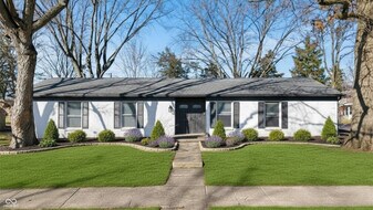 512 Lexington Blvd in Carmel, IN - Building Photo