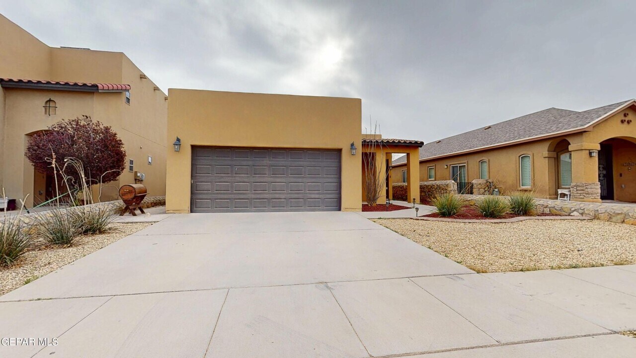 2240 Honour Point Pl in El Paso, TX - Building Photo
