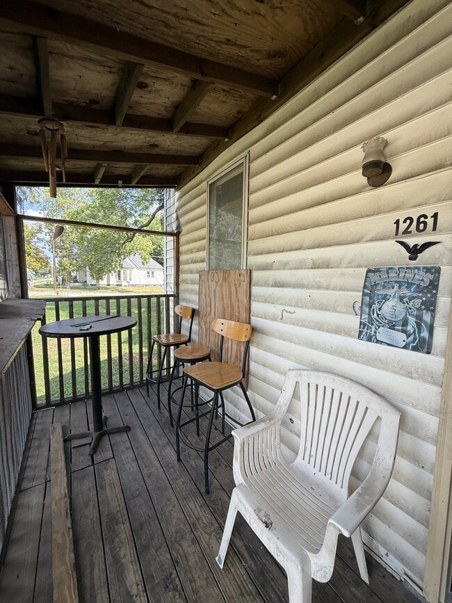 1261 E Grand Ave in Decatur, IL - Foto de edificio - Building Photo