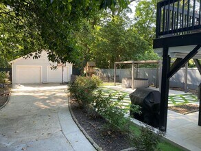 1705 Fountain View St in Charlotte, NC - Building Photo - Building Photo