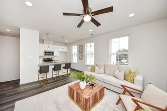 5210 Burress Springs Ln in Houston, TX - Building Photo - Building Photo