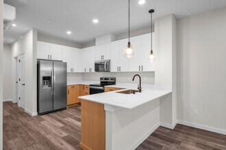 15613 Admiralty Way in Lynnwood, WA - Building Photo - Building Photo