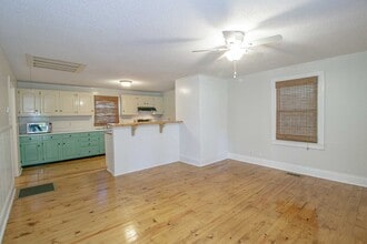 2877 Old Clarksville in Adams, TN - Building Photo - Building Photo