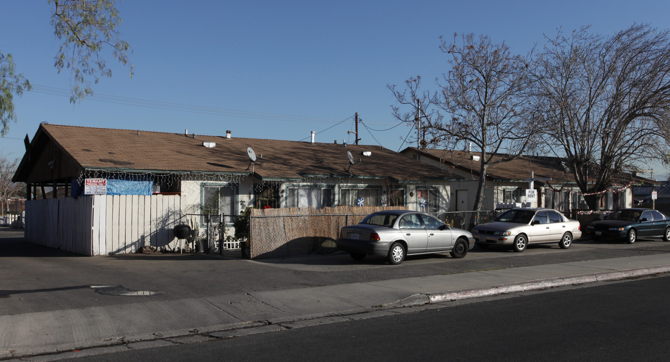 8831 Cypress Ave in Riverside, CA - Building Photo