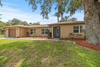 1346 Beacon Dr in Port Charlotte, FL - Building Photo - Building Photo