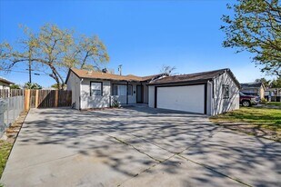 7673 24th St in Sacramento, CA - Building Photo