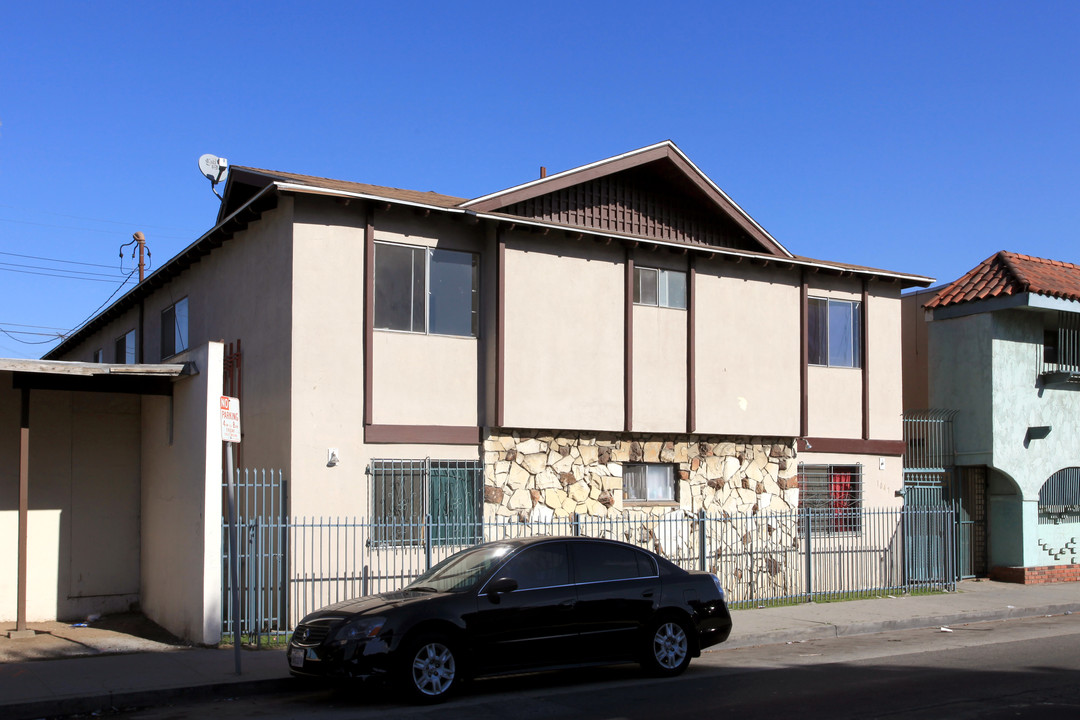 1047 E 7th St in Long Beach, CA - Building Photo