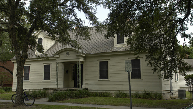 1128 SW 6th Ave in Gainesville, FL - Building Photo - Building Photo