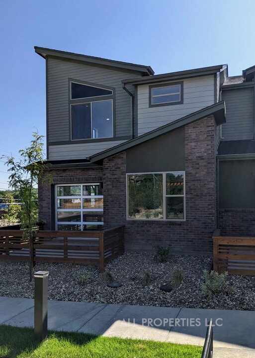 6397 Moore Ct in Arvada, CO - Building Photo