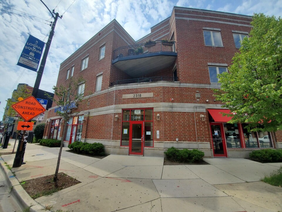 2318 N Milwaukee Ave, Unit 304 in Chicago, IL - Building Photo