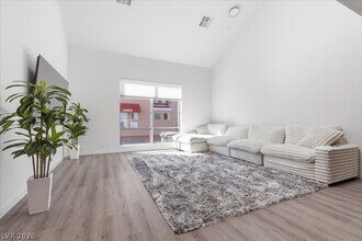 250 Tower St in Las Vegas, NV - Building Photo - Building Photo