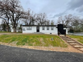 6613 Stoney Dr in Redding, CA - Building Photo