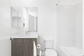 170 Uptown Cir in Oakland, CA - Foto de edificio - Building Photo