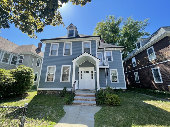 44 Bayard St, Unit 2 in Boston, MA - Building Photo - Building Photo