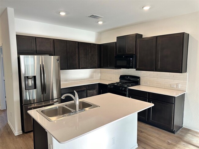 110 Montego St in Hutto, TX - Building Photo - Building Photo