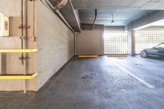 2600 Collins Ave in Miami Beach, FL - Foto de edificio - Building Photo