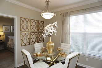 The Vintage at Zona Rosa Apartment Homes in Kansas City, MO - Building Photo - Interior Photo