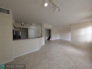 6558 W Sample Rd in Coral Springs, FL - Building Photo - Building Photo