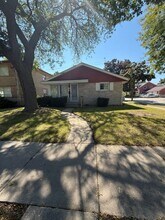7335 W Hampton Ave in Milwaukee, WI - Foto de edificio - Building Photo